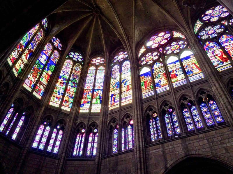 Các giai đoạn phát triển chính của kiến trúc Gothic